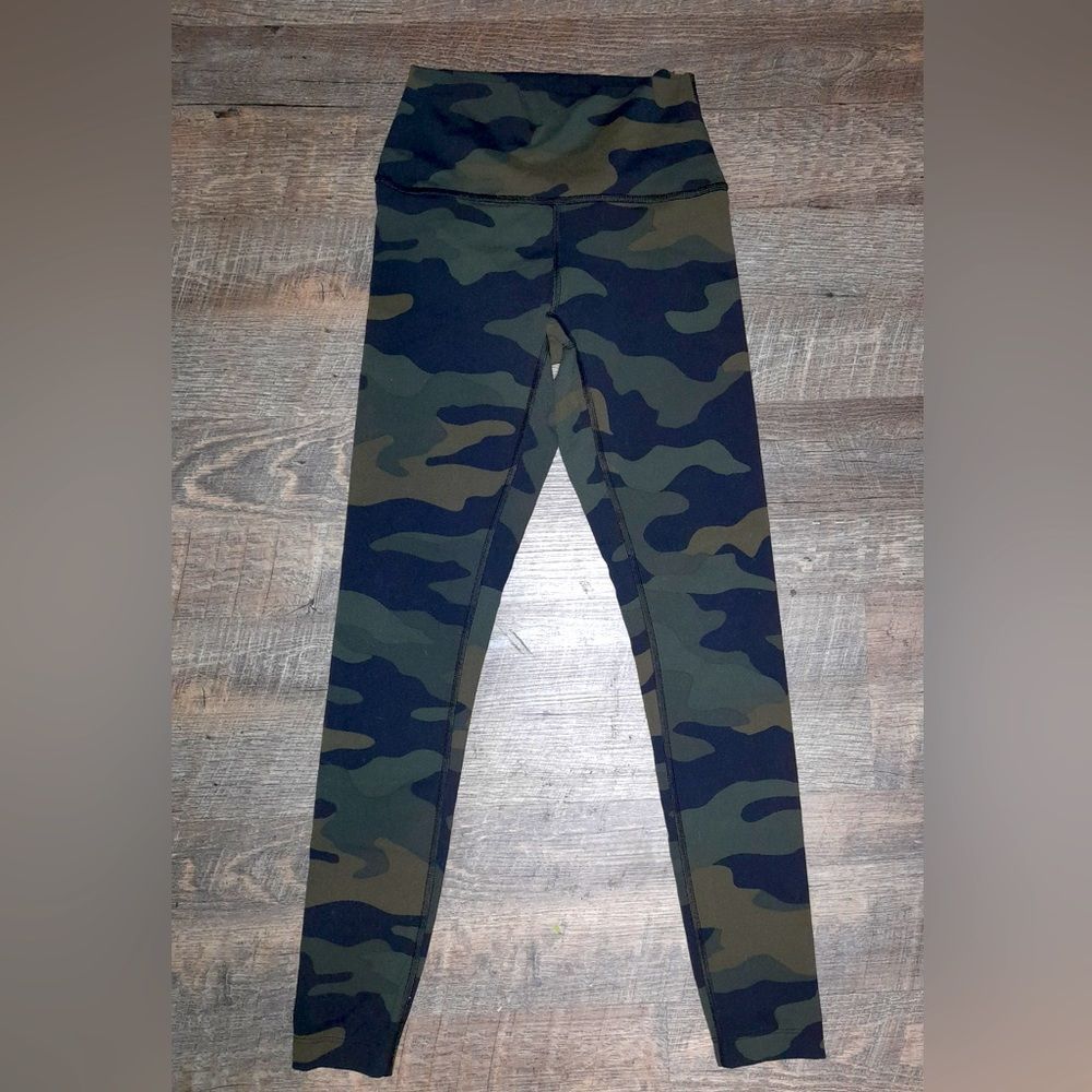PINK Victoria’s Secret Ultimate Camo Print Leggings, Size XS